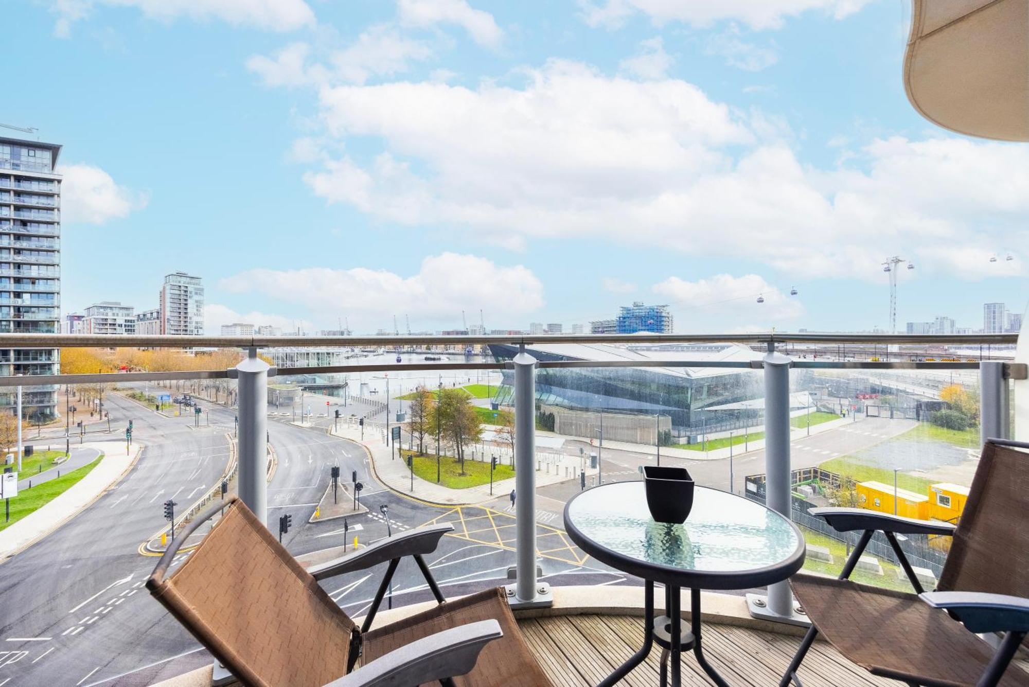 Austin David Executive ExCeL Apartment Londra Exterior foto